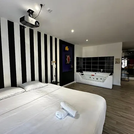 Design #6#- Jacuzzi Et Netflix-self Check-in شقة روبيه