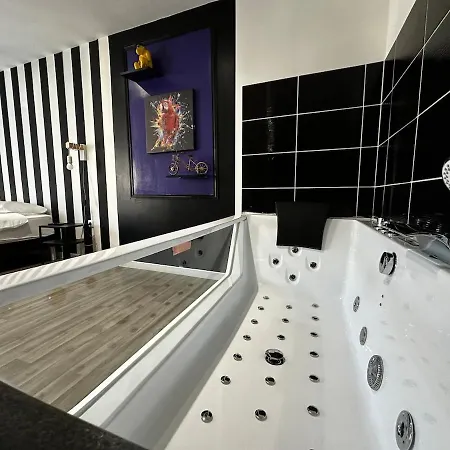 Design #6#- Jacuzzi Et Netflix-self Check-in Apartment Roubaix